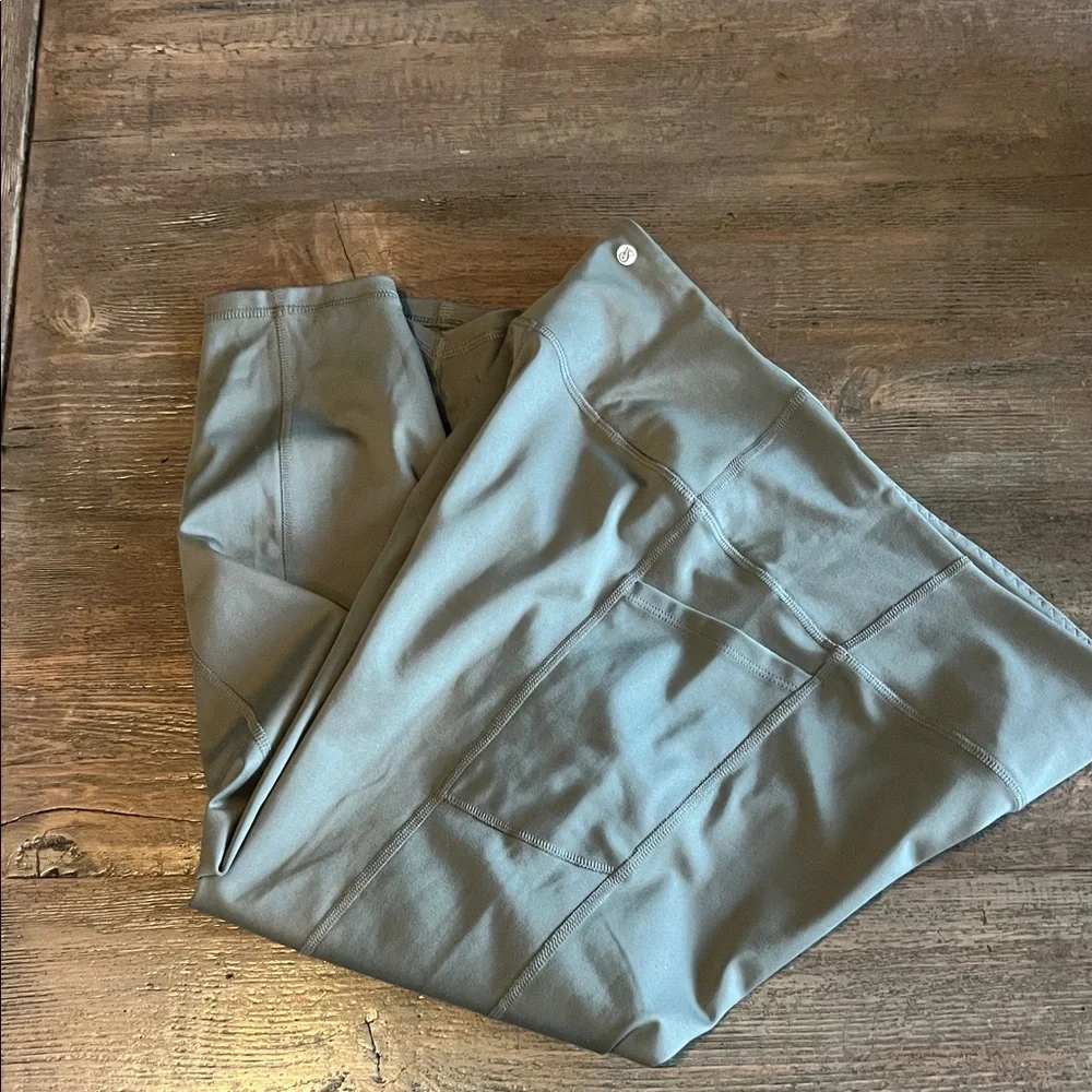 Victoria's Secret Gray Ankle Pants - Picture 4 of 5